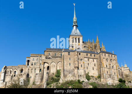 L'abbaye médiévale du Mont-Saint-Michel sur une île marémotrice et commune continentale en Normandie, dans le département de la Manche, France. Banque D'Images