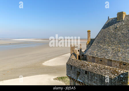Vue de l'abbaye du Mont-Saint-Michel sur une île marémotrice et commune continentale en Normandie, dans le département de Manche, France. Banque D'Images