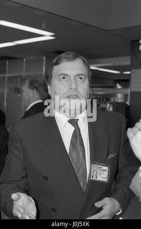 John Prescott, Shadow Secrétaire d'Etat aux Transports et membre du parti travailliste de la circonscription de Kingston Upon Hull est, assiste à la conférence du parti à Brighton, Angleterre le 1 octobre 1991. Banque D'Images
