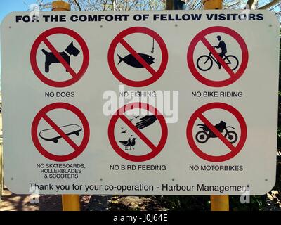 Panneau indiquant les restrictions d'une région portuaire Banque D'Images