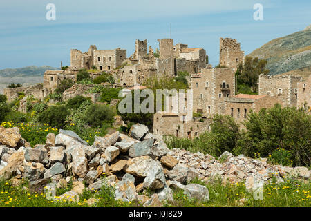 Après-midi de printemps dans le centre fortifié de Vathia, Laconie, Grèce. Banque D'Images