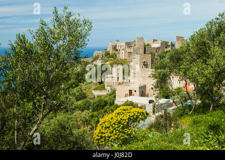 Après-midi de printemps dans le centre fortifié de Vathia, Laconie, Grèce. Banque D'Images