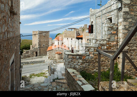 Après-midi de printemps dans le centre fortifié de Vathia, Laconie, Grèce. Banque D'Images