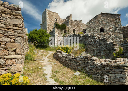 Après-midi de printemps dans le centre fortifié de Vathia, Laconie, Grèce. Banque D'Images