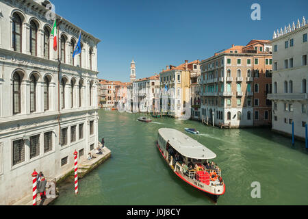 Après-midi de printemps sur le Grand Canal à Venise, Italie. Banque D'Images