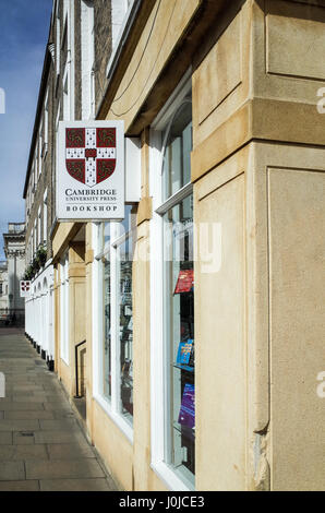 La Cambridge University Press librairie dans le centre de Cambridge. La presse a publié son premier livre en 1584, ce qui en fait le plus ancien des mondes maison d'édition. Banque D'Images