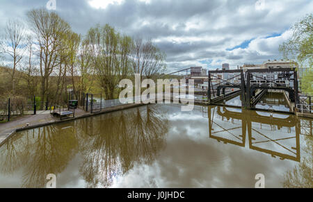 Vue de l'élévateur à bateau Anderton près du village d'Anderton à Northwich, Cheshire Banque D'Images