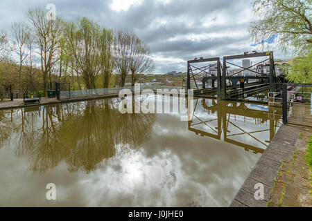 Vue de l'élévateur à bateau Anderton près du village d'Anderton à Northwich, Cheshire Banque D'Images