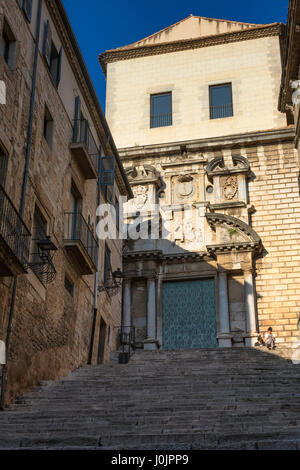 Església de Sant Martí Sacosta, illustrée de l'Pujada de Sant Domènec, Gérone, Espagne. Banque D'Images