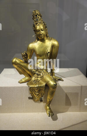 Sri Lanka Colombo National Museum 9e siècle statue en bronze doré d'un bodhisattva Avalokitesvara Mahayana dans le Lalitasana Avalokitesvara est un emanacition posent des Dhyani Bouddha Amitabha Banque D'Images