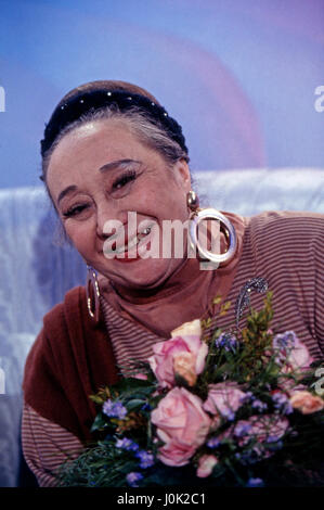 Deutsche Tänzerin, Sängerin und Schauspielerin Lotti Huber, 1990er Jahre Deutschland. Danseuse allemande, chanteuse et actrice Lotti Huber, de l'Allemagne des années 1990. Banque D'Images