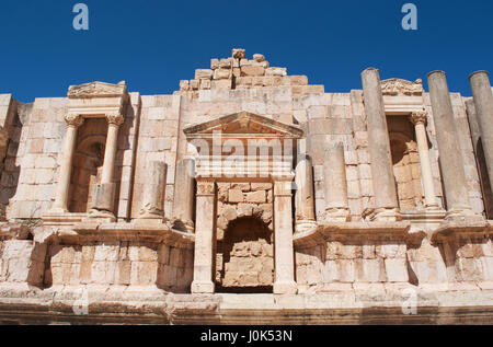 Jordanie : le théâtre du Nord, construit en 165 AD dans la ville archéologique de Jerash, l'un des plus grands sites d'architecture romaine Banque D'Images