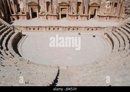 Jordanie : le théâtre du Nord, construit en 165 AD dans la ville archéologique de Jerash, l'un des plus grands sites d'architecture romaine Banque D'Images