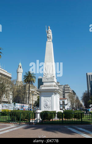 25 mai 1810 monument célébrant, mai 1000, Plaza de Mayo, Buenos Aires, Argentine Banque D'Images