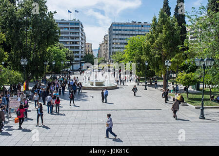Athènes, Grèce - avril 27, 2016:vue de la place Syntagma à Athènes avec foule Banque D'Images