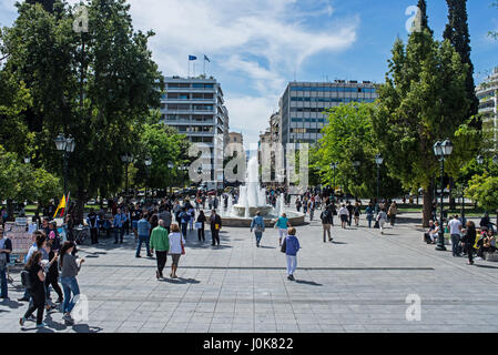 Athènes, Grèce - avril 27, 2016:vue de la place Syntagma à Athènes avec foule Banque D'Images