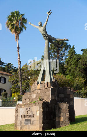 La sculpture Paz e Liberdade (paix et liberté) à Funchal, Madère, Portugal Banque D'Images