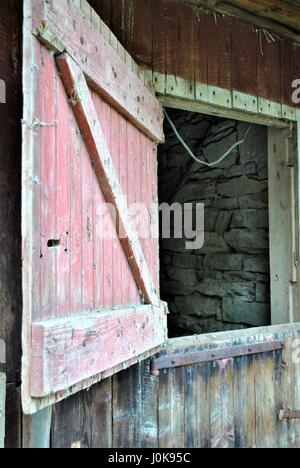 Stable avec porte ouverte Banque D'Images