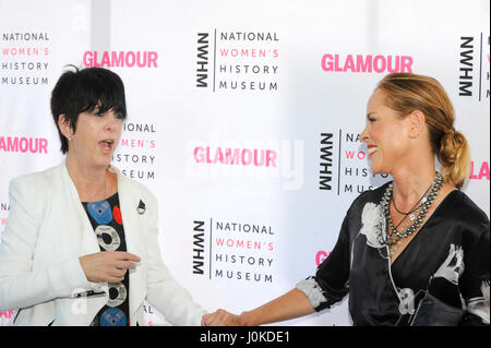 Diane Warren (l( et Maria Bello assiste à la National Women's History Museum's 4th Annual 'Women Making History' Brunch au Skirball Cultural Center le 19 septembre 2015 à Los Angeles, Californie. Banque D'Images