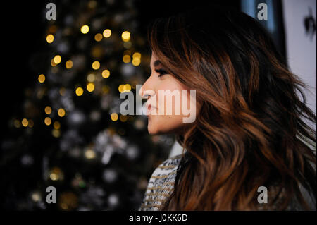 Singer Becky G assiste à l'Armée du Salut le rock électrique rouge Concert au théâtre de Microsoft le 5 décembre, 2015 à Los Angeles, Californie. Banque D'Images