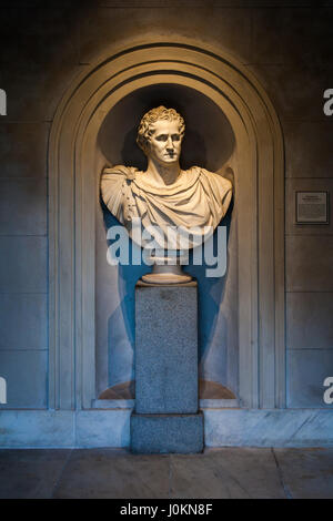 Buste de George Washington à l'intérieur du Monument de Washington, le Mt. Vernon, Baltimore. Banque D'Images