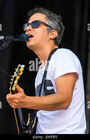 MADRID - SEP 10 : M. Ward (auteur-compositeur-interprète et guitariste de Portland, Oregon) se produit en concert à Dcode Music Festival le 10 septembre 2016 à Banque D'Images