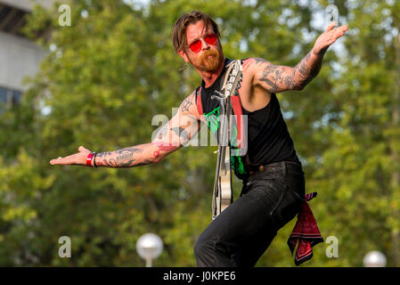 MADRID - SEP 10 : Eagles of Death Metal (groupe de rock américain fondé par Jesse Hughes et Josh Homme) produisent en concert au Festival de musique Dcode sur sept. Banque D'Images