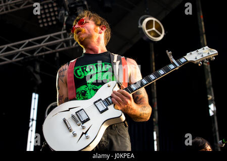 MADRID - SEP 10 : Eagles of Death Metal (groupe de rock américain fondé par Jesse Hughes et Josh Homme) produisent en concert au Festival de musique Dcode sur sept. Banque D'Images