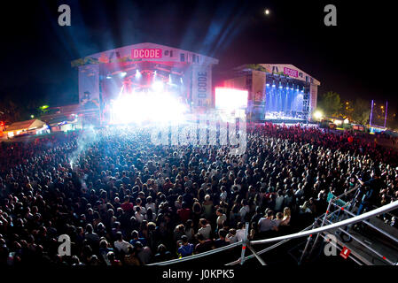 MADRID - SEP 10 : La foule lors d'un concert au Festival de musique Dcode le 10 septembre 2016 à Madrid, Espagne. Banque D'Images