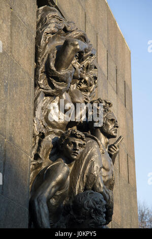 Le Monument des Héros du Ghetto de Varsovie à Varsovie, en Pologne, à Varsovie, Pologne. 4 avril 2017. En avril 1943, les combattants de la résistance juive se sont battus contre les Nazis Banque D'Images