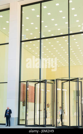 Zone d'entrée de l'office tower taunusturm dans le quartier financier de Francfort Banque D'Images