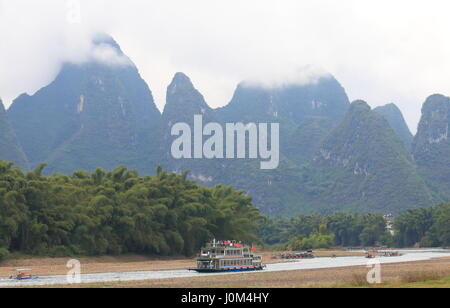 Li river croisière panoramique paysage à Xingping la Chine. Banque D'Images