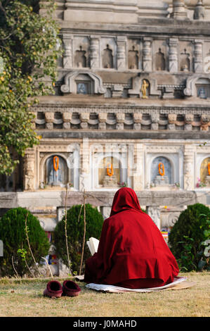 Moine Buddhistic. Mahabodhy Temple à Bodhgaya, Bihar, Inde. Banque D'Images