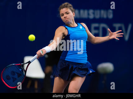 Bienne, Suisse - 10 avril : Jasmine Paolini en action à la 2017 Mesdames Ouvrez Biel tournoi international de tennis WTA Banque D'Images