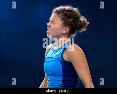 Bienne, Suisse - 10 avril : Jasmine Paolini en action à la 2017 Mesdames Ouvrez Biel tournoi international de tennis WTA Banque D'Images