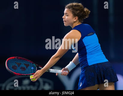 Bienne, Suisse - 10 avril : Jasmine Paolini en action à la 2017 Mesdames Ouvrez Biel tournoi international de tennis WTA Banque D'Images