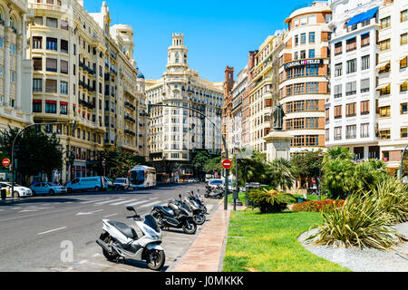 VALENCIA, Espagne - 01 août 2016 : Plaza del Ayuntamiento (place de l'Hôtel de Ville du Modernisme de Valence) est l'une des plus grandes places de Valence et de Cu Banque D'Images