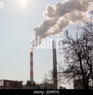 Cheminée de fumée dense air pollution Banque D'Images