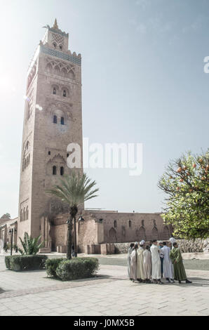 Mosquée de la Koutoubia de Marrakech avec les pèlerins Banque D'Images