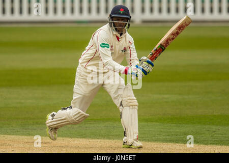 Londres, Royaume-Uni. 14 avr, 2017. Shivnarine Chanderpaul batting pour Surrey Lancashire contre jour sur l'un des match de championnat Specsavers County à l'Ovale. Crédit : David Rowe/Alamy Live News Banque D'Images