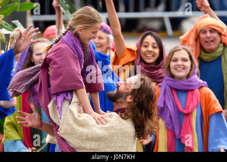 Miracle. Le Vendredi Saint de Pâques la troupe de Wintershall a représenté la «passion» et la résurrection de Jésus-Christ en utilisant Trafalgar Square comme scène Banque D'Images