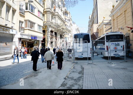 Istanbul, Turquie. 15 avril, 2017. Istanbul un jour avant le référendum. La campagne électorale, aujourd'hui dans le sprint final. Credit : Franz Perc/Alamy Live News Banque D'Images