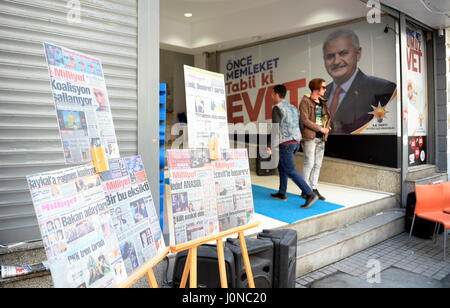 Istanbul, Turquie. 15 avril, 2017. Istanbul un jour avant le référendum. La campagne électorale, aujourd'hui dans le sprint final. Credit : Franz Perc/Alamy Live News Banque D'Images