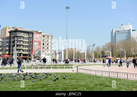 Istanbul, Turquie. 15 avril, 2017. Istanbul un jour avant le référendum. La campagne électorale, aujourd'hui dans le sprint final. De vote par oui (Evet). Credit : Franz Perc / Alamy Live News Banque D'Images