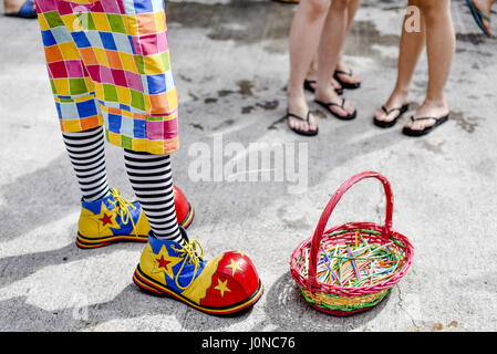 Kuala Lumpur, Malaisie. Apr 15, 2017. Les gens se rassemblent pour Songkran Festival Musique 2017 célébrations dans Kuala Lumpur, Malaisie, le 14 avril 2017. Crédit : Chris Jung/ZUMA/Alamy Fil Live News Banque D'Images