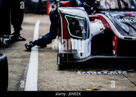 Towcester, Northamptonshire, Angleterre. 15 avril, 2017. ELMS racing team United Autosports durs pendant 4 heures de Silverstone du Le Mans Series Europian au circuit de Silverstone (photo de Gergo Toth / Alamy Live News) Banque D'Images