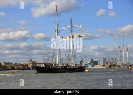 Londres, Royaume-Uni. 15 avril, 2017. Le Royal Borough de Greenwich est l'hôte du début de la Régate des grands voiliers 2017 Rendez-Vous pour le dernier week-end de Pâques 2017 Credit : Ashok Saxena/Alamy Live News Banque D'Images