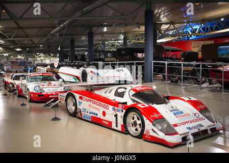 Voitures de course champion lors de l'exposition Musée au Mans Racetrack, France Banque D'Images