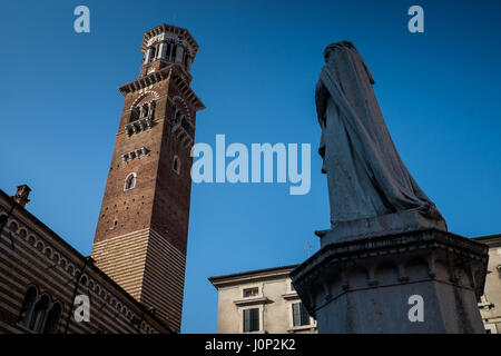 Vérone, Italie - Lamberti Tower dans la cour de Palais de la raison, le Palazzo della Ragione à Vérone Banque D'Images