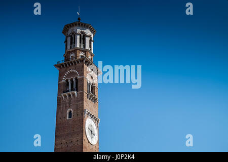 Vérone, Italie - Lamberti Tower dans la cour de Palais de la raison, le Palazzo della Ragione à Vérone Banque D'Images